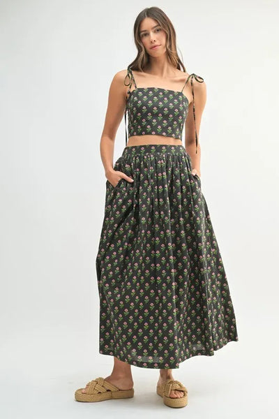 ONLINE EXCLUSIVE MABLE Floral Crop Top and Skirt Set