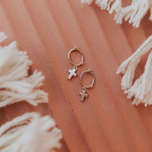 ONLINE EXCLUSIVE - Cross hoops