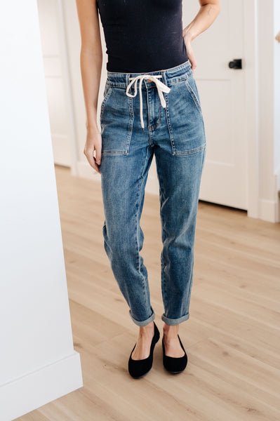 ONLINE EXCLUSIVE JUDY BLUE Payton Pull On Denim Joggers in Medium Wash